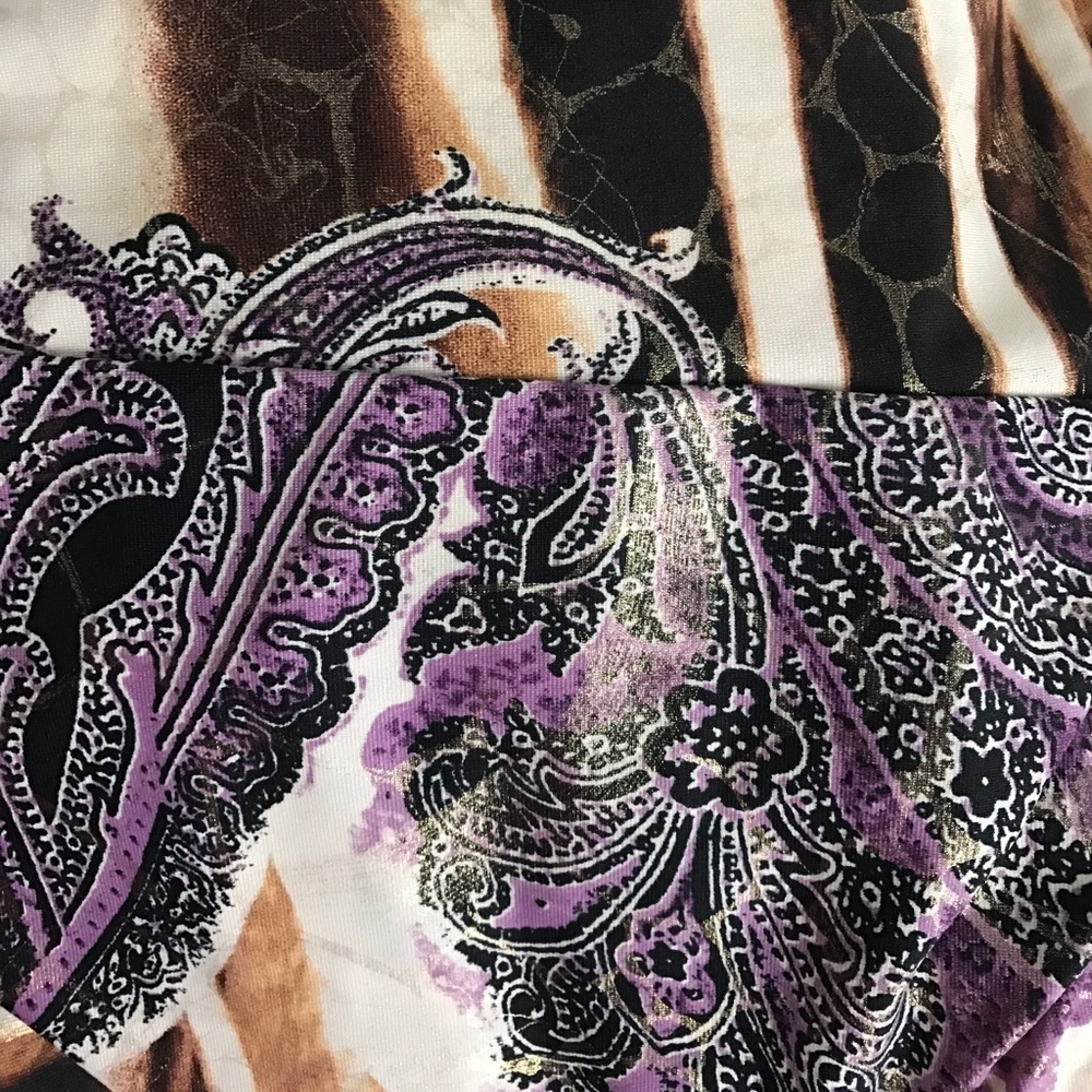 ๐ Va Va Voom Maxi Style Dress Patterned and Open Back - Picture 5 of 7